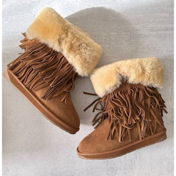 RJ’s Fuzzies Fringe Boots Shearling - Picture 1 of 12